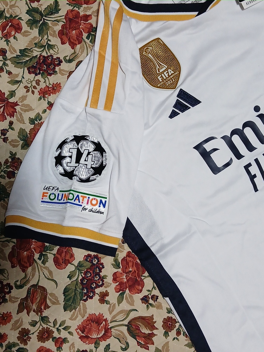 Real Madrid Home Jersey 23/24 BELLINGHAM #5 - Picture 3 of 6